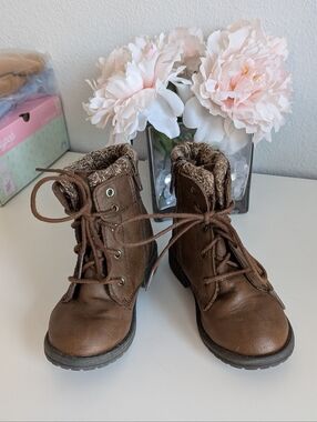 3/$30 Wonder Nation Size 9 Zip Up Ankle Boot